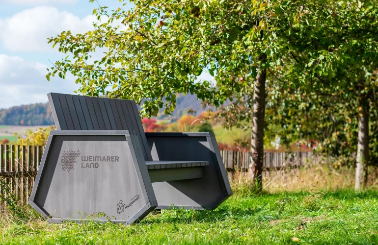 Markenprägende Geländemöblierung als CO2-Depot